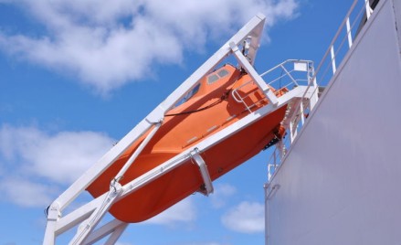 Free Fall Lifeboats: what maintenance is required (and how to do it) ?